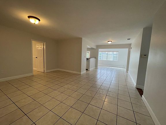 4th image of 8510 Sunset Strip