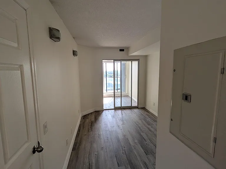 30 Harrison Garden Blvd #1906 — Photo 7