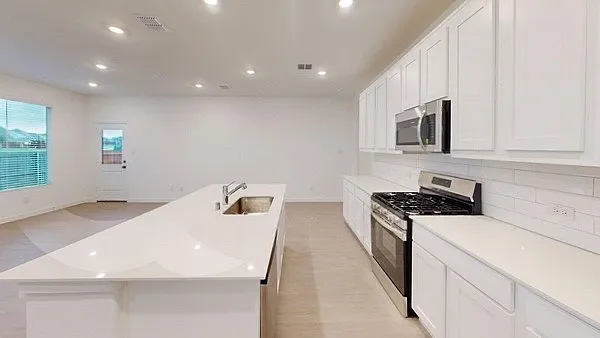 726 Madrone Ln — Photo 2
