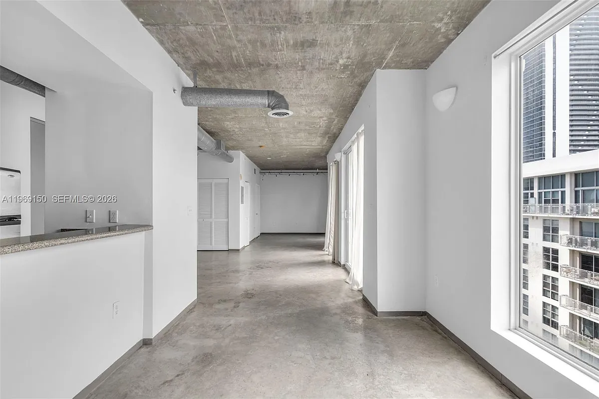 Building Photo - 455 NE 25th St #333