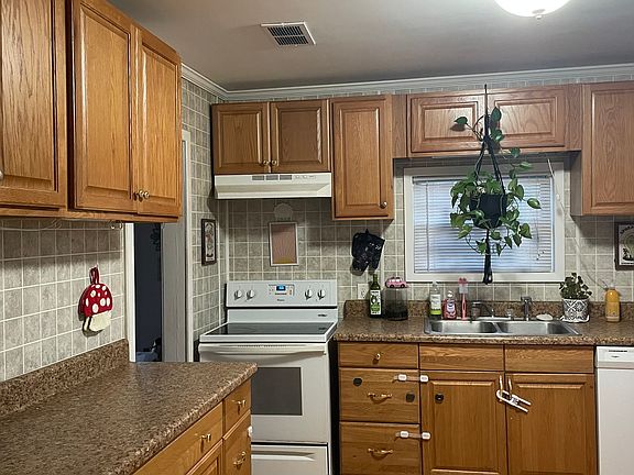 3rd image of 50 Cedar St