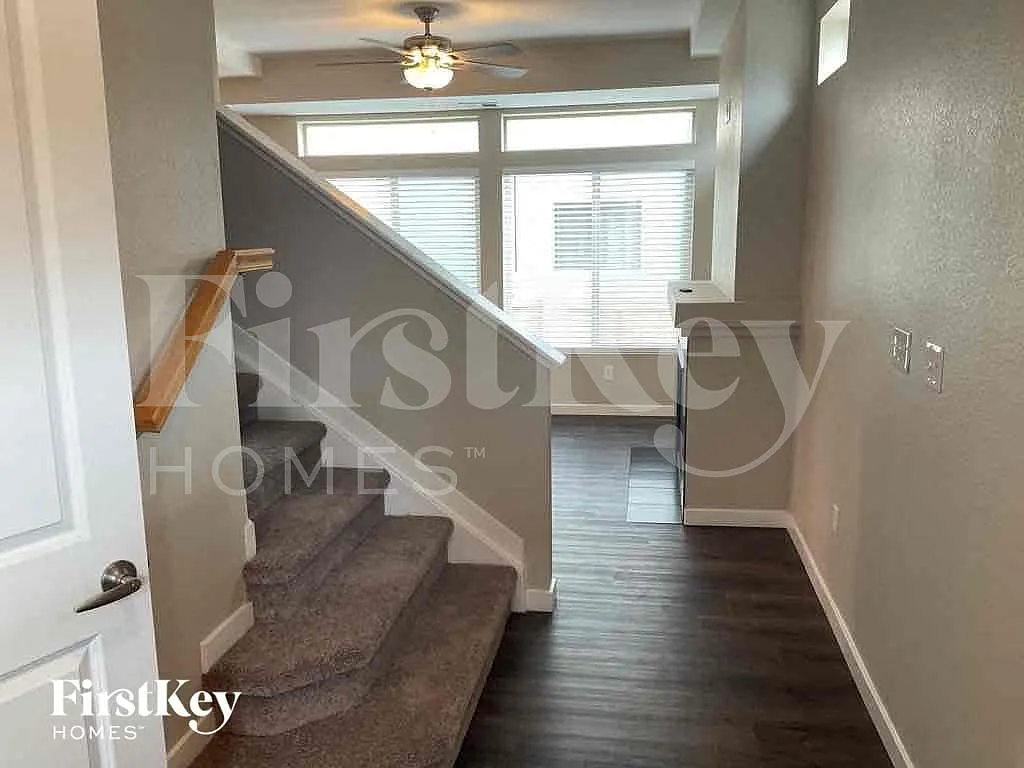 3 bed, 1.5 bath, 1517 sqft, $3,650 — Photo 3
