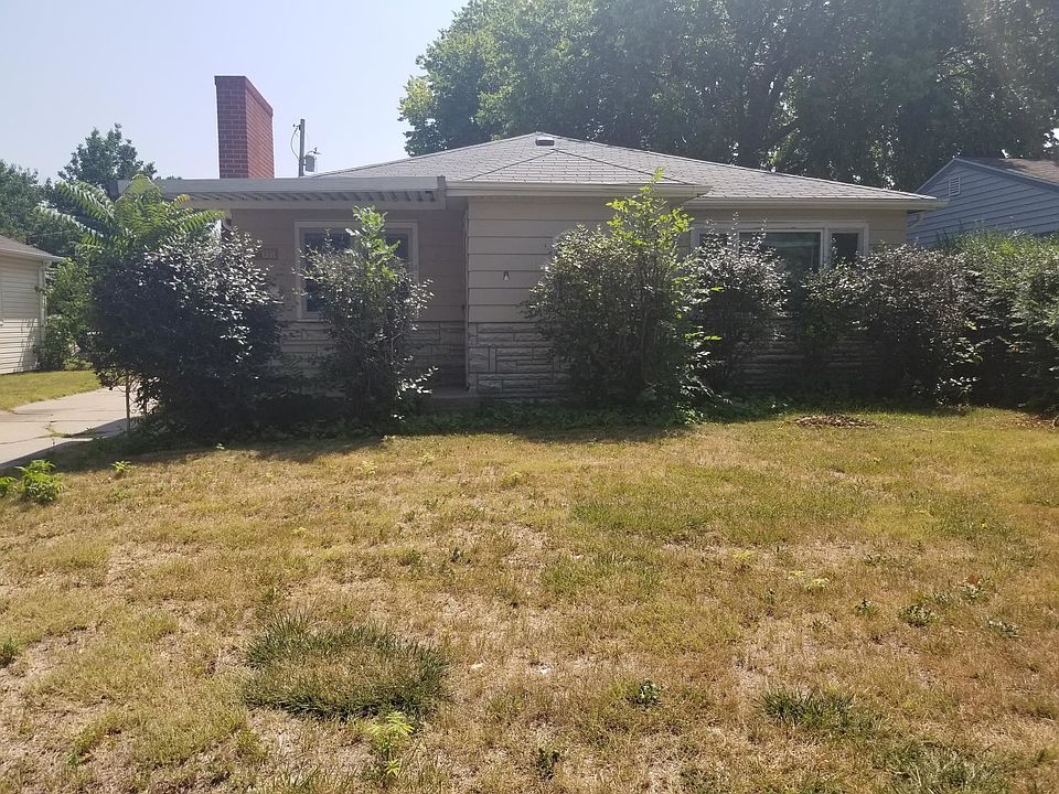 1st image of 908 E East St