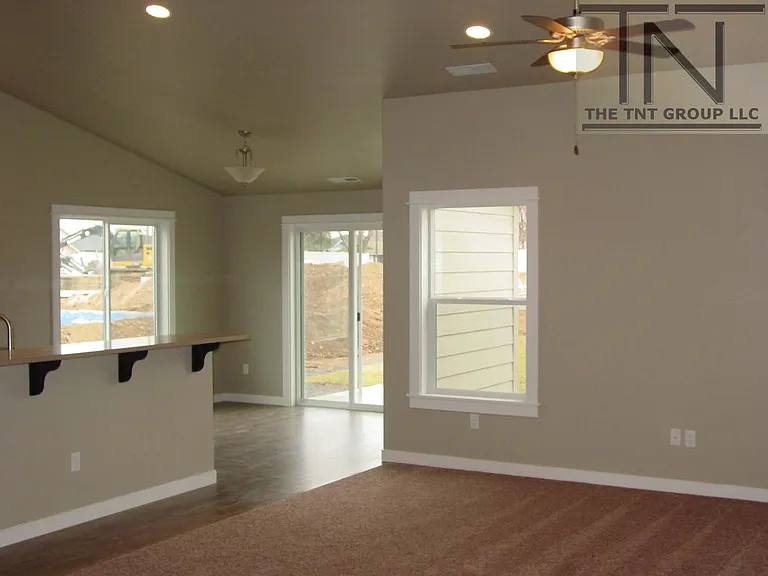 2111 E Daulby St — Photo 4