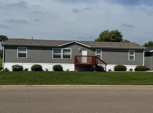 1405 48th St W, Williston, ND 58801