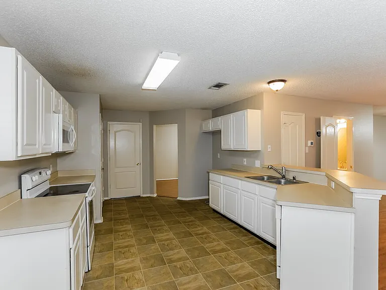 735 Cedarwood Dr — Photo 8