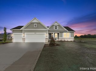 10522 Poppy Ln, Allendale, MI 49401