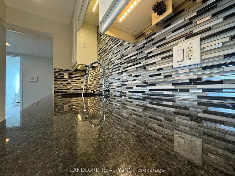 20 Speers Rd #1105 — Photo 6