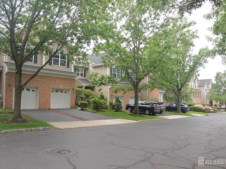 72 Truman Ave — Photo 28