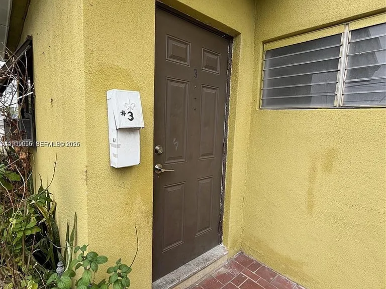 2035 Dewey St #3 — Photo 1