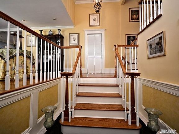 4th image of 328 Hempstead Ave