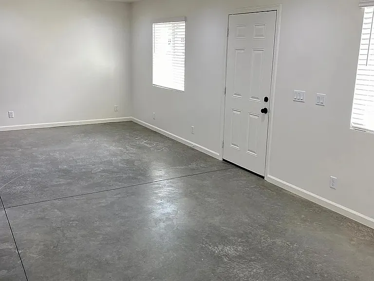 332 W Robertson Ave #B — Photo 4