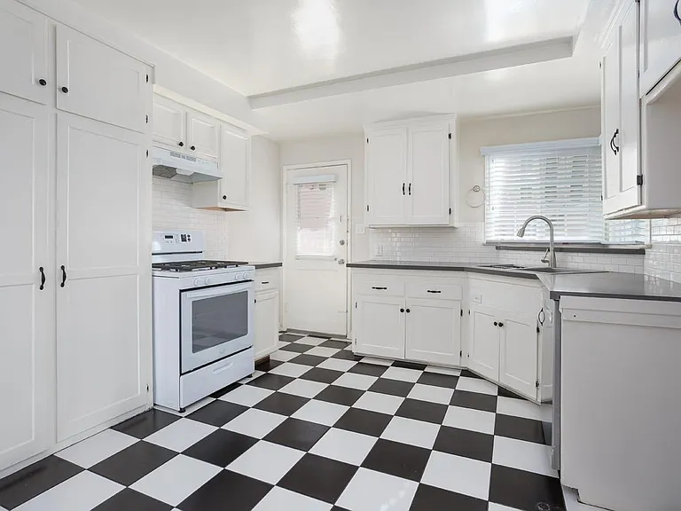 4281 Tujunga Ave — Photo 5