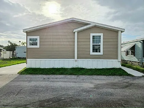 7400 46th Ave N #321 Photo 1