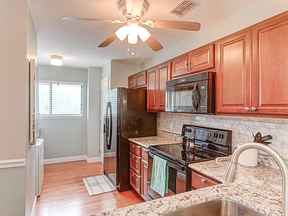 5th image of 1120 Hidden Cove Dr APT H