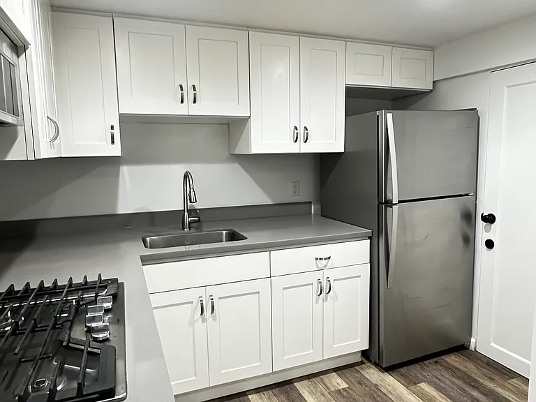 628 Sweeny St #B — Photo 2