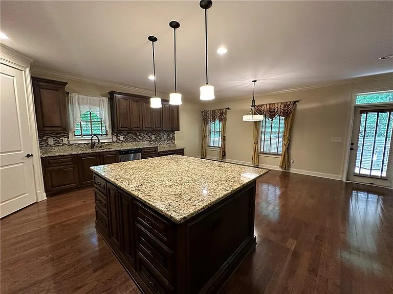 510 Lake Medlock Dr — Photo 11