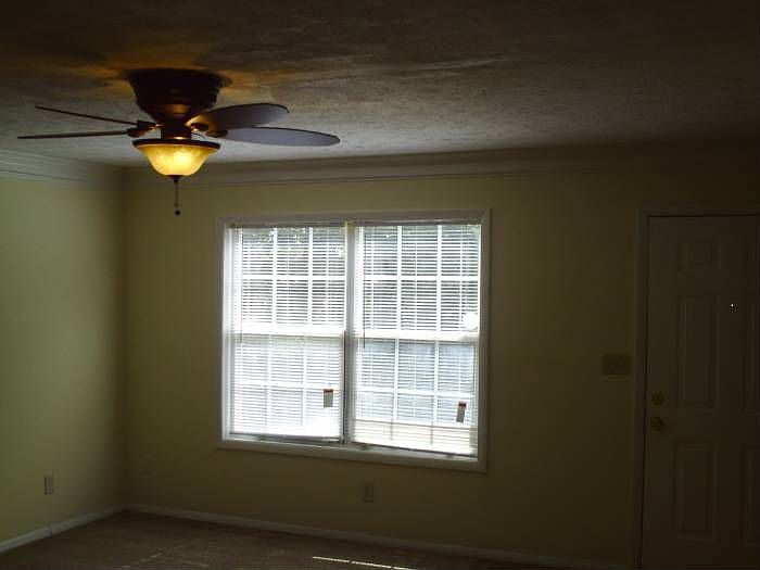 Bedroom w/ceiling fan