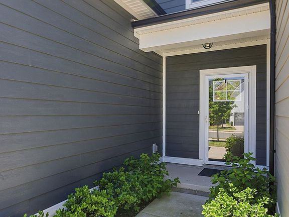 4th image of 2615 Camrose Way