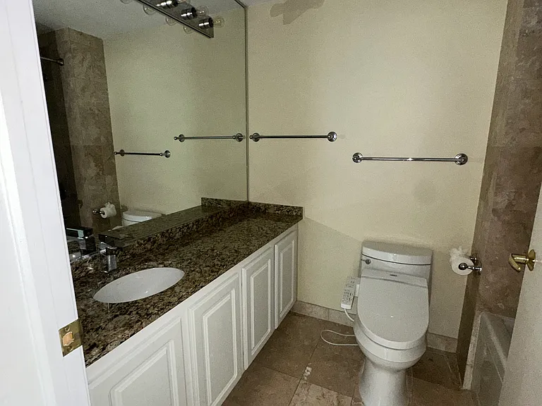 345 N La Salle Dr #2006 — Photo 16