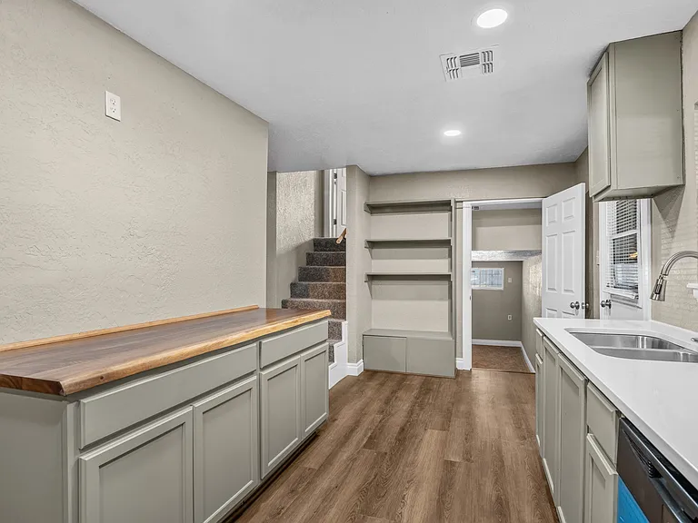 1805 NW Dearborn Ave — Photo 6