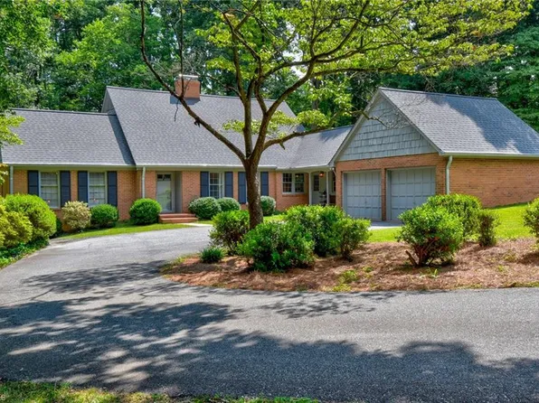 1431 Arrowood Ct, Winston Salem, NC 27104