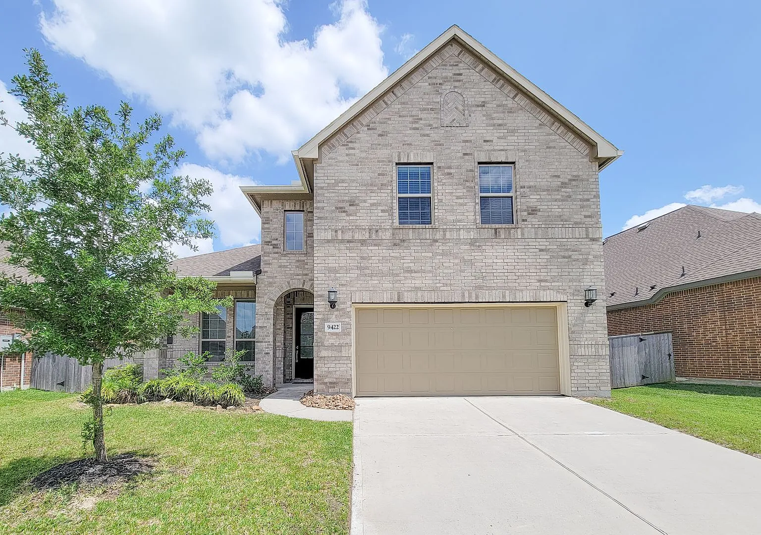 Beautiful 2-story home in Royal Brook at Kingwood featuring 4 bedrooms and 2.5 bathrooms — Photo 1