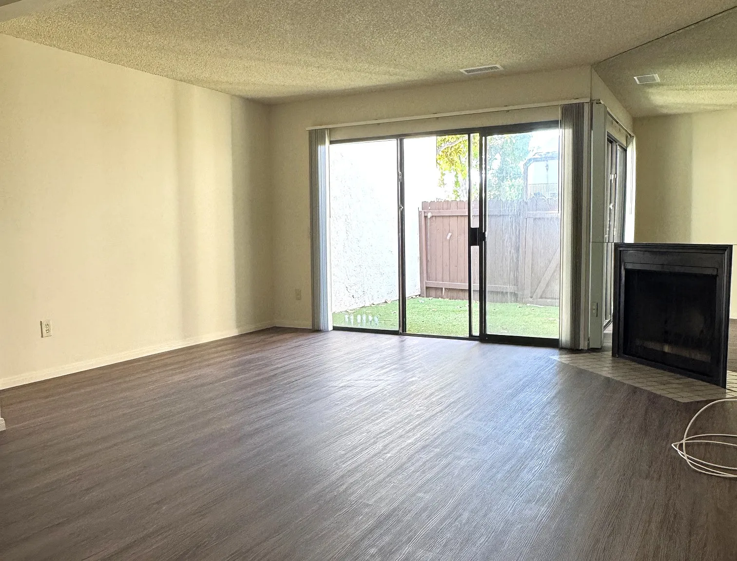 2 bed, 1.5 bath, 1144 sqft, $2,800 — Photo 3