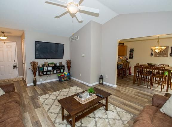 5th image of 52896 N Hastings St