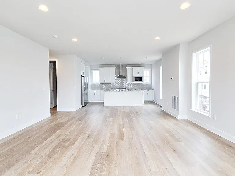 3089 Herr St — Photo 21