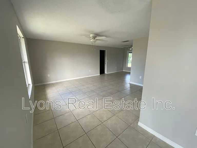 11310 Linda Loma Dr — Photo 2