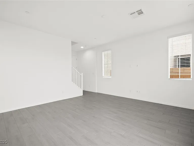 10140 Gabby Glen St — Photo 18