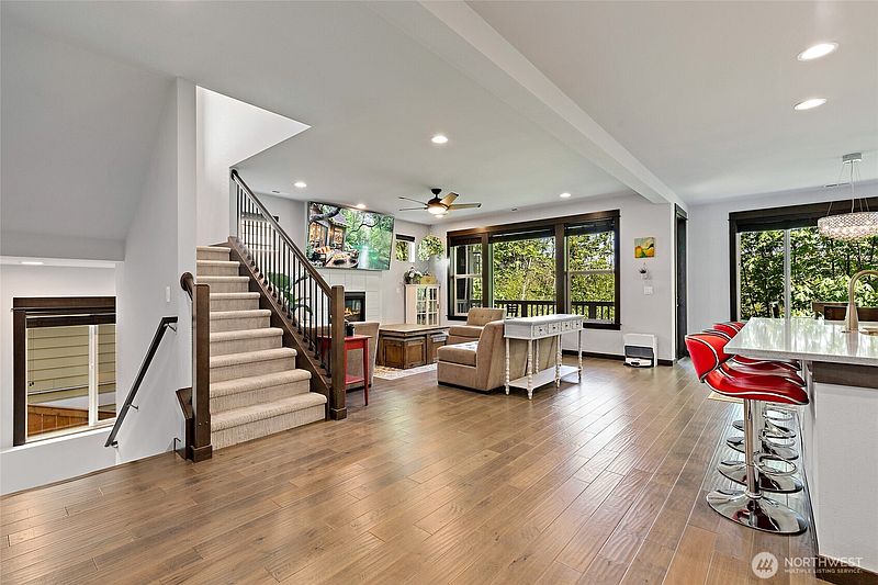 4th image of 17617 3rd Avenue SE
