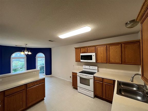 4th image of 17148 Gleneagle Dr S