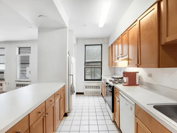 24 Bradhurst Avenue image 3 of 11