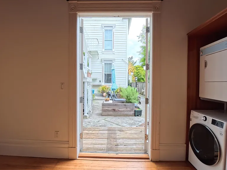 1818 Webster St — Photo 23
