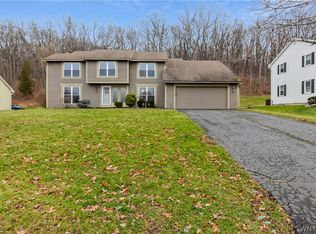 34 Cambric Cir, Pittsford, NY 14534
