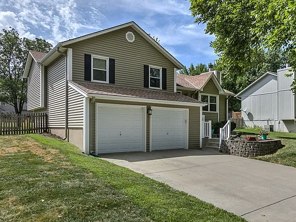 3rd image of 420 SE Onyx Dr