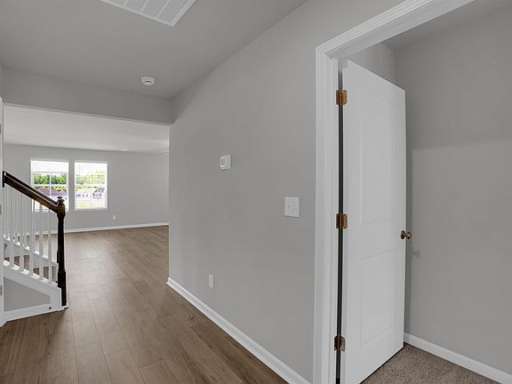 5th image of 391 Aldergate Dr