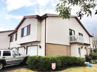 332 Washington Ct, Vernon Hills, IL 60061