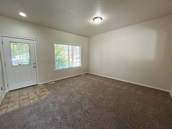 3rd image of 5193 N Toscana Ave
