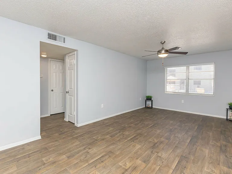Park House Apartments — Photo 15