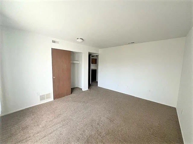 Charter Oaks Apartments — Photo 191
