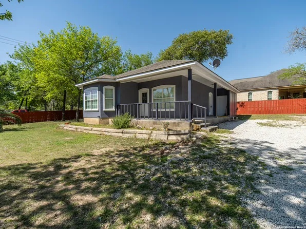 3723 Waterwood Pass, Elmendorf, TX 78112