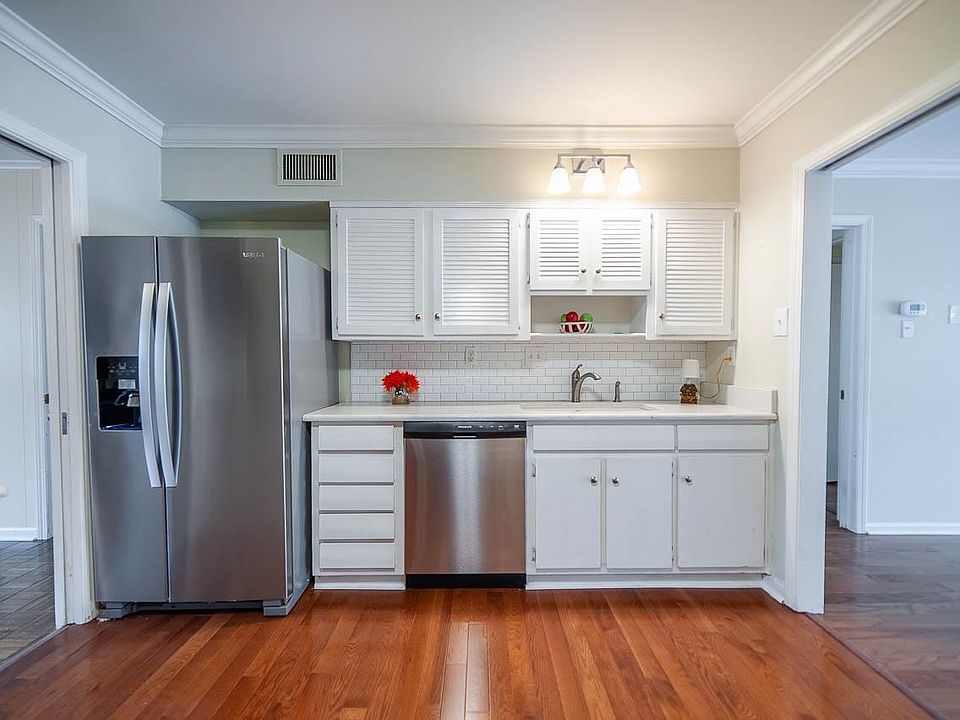 1st image of 4400 Poplar Ave APT 19