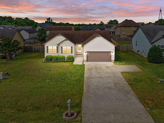 2nd image of 580 Tracy Ln