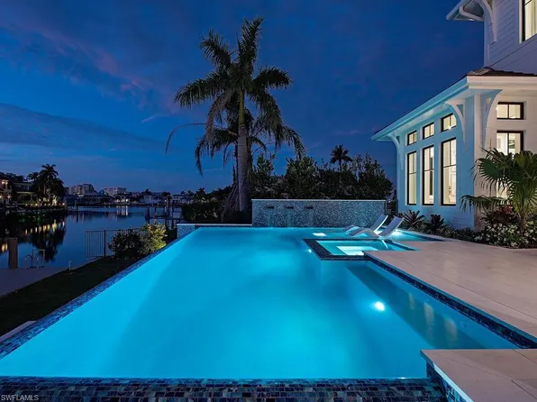 3637 Crayton RD, NAPLES, FL 34103