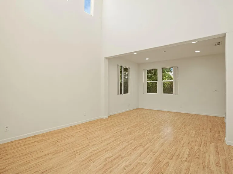 2390 Gibralter Ln — Photo 6