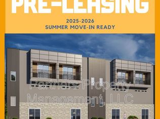 2004 S Razorback Rd #102, Fayetteville, AR 72701