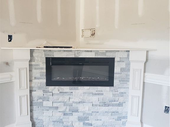 5th image of 2441 Live Oak Dr
